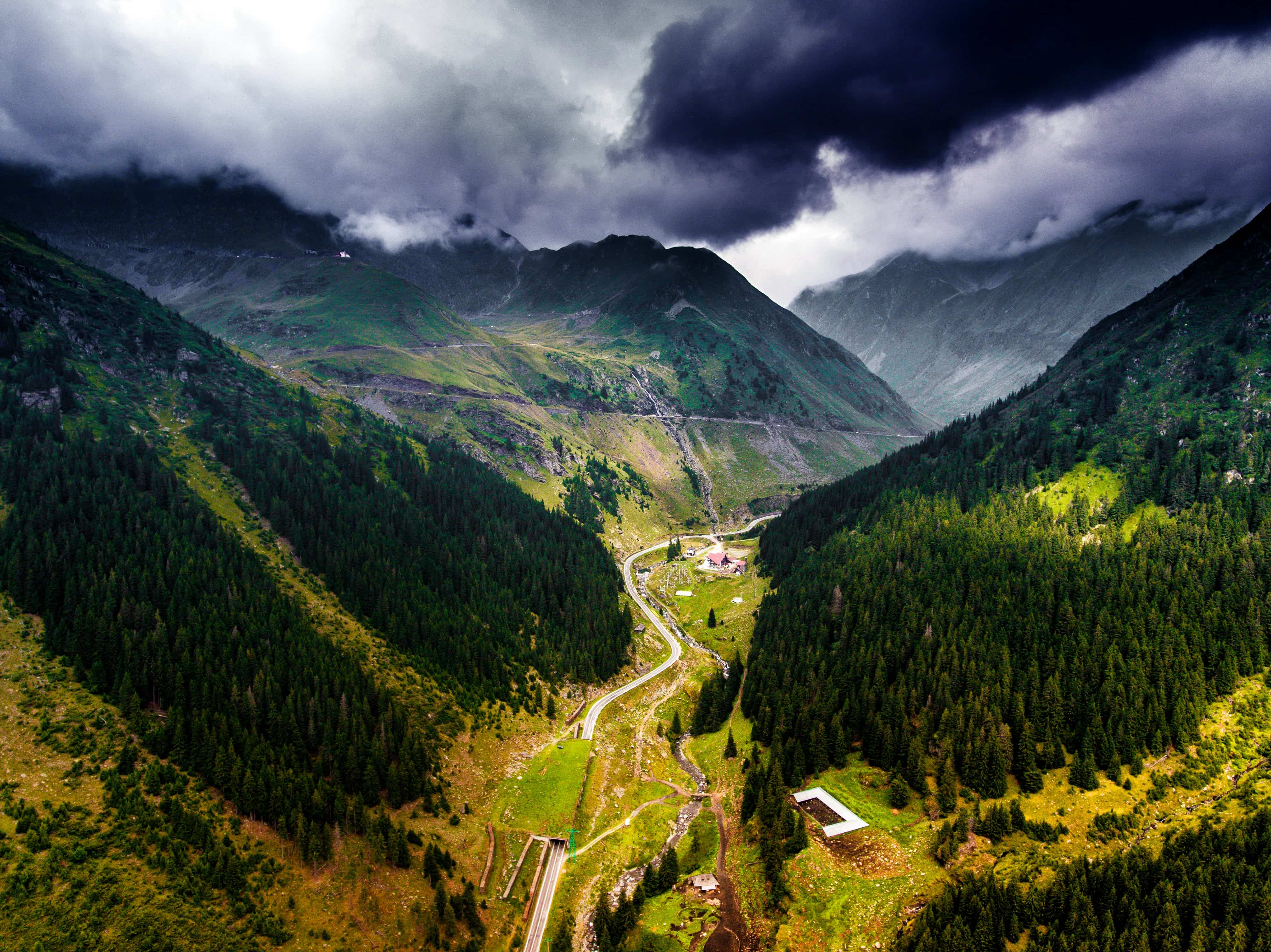 calin-stan-dHRopH1O8uY-unsplash (1)