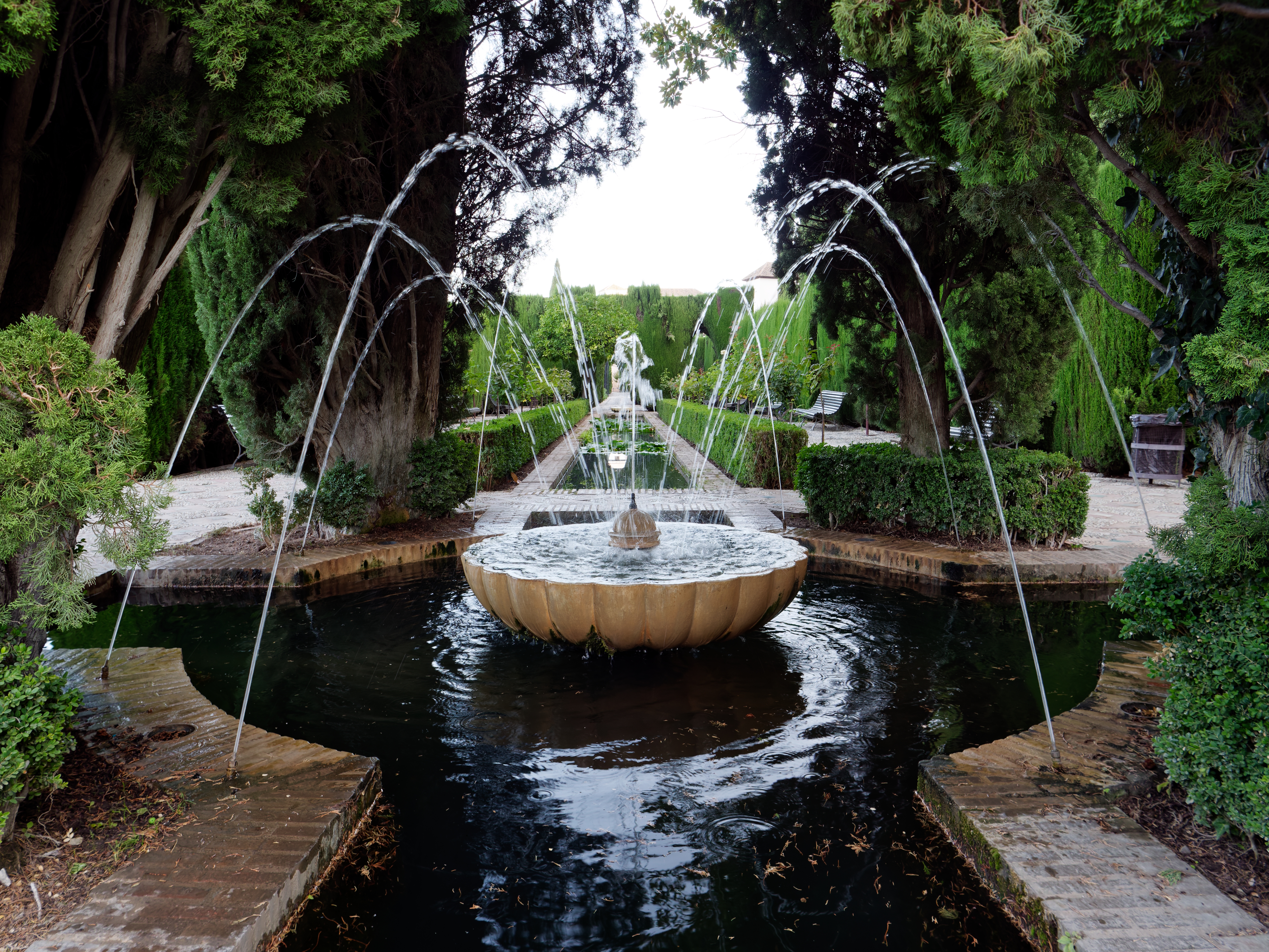 Granada,,Spain,,31.08.2021:,The,Generalife,Gardens,,Alhambra,Granada.,Water,Flowing